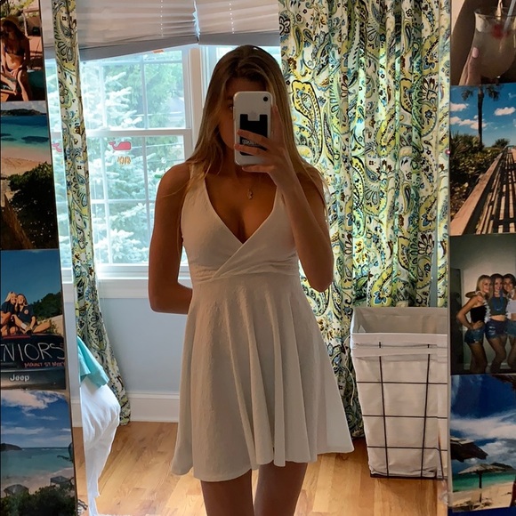 Flowy white summer dress - Picture 2 of 5